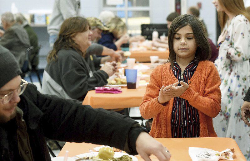 Volunteers, runners continue annual holiday traditions